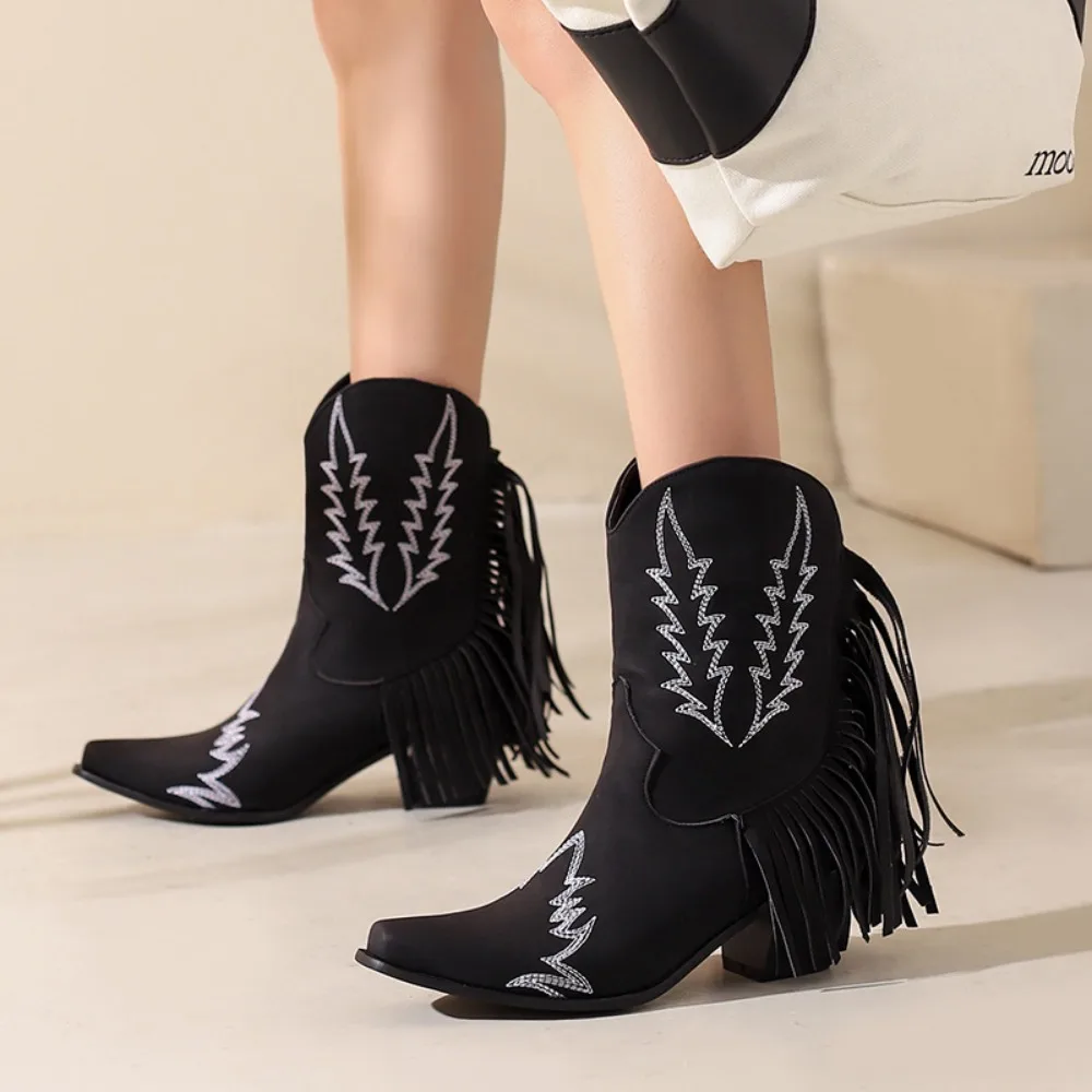 Женские короткие ковбойские ботинки на среднем каблуке, модные ботинки в западном стиле с острым носком и кисточками Изображение 3