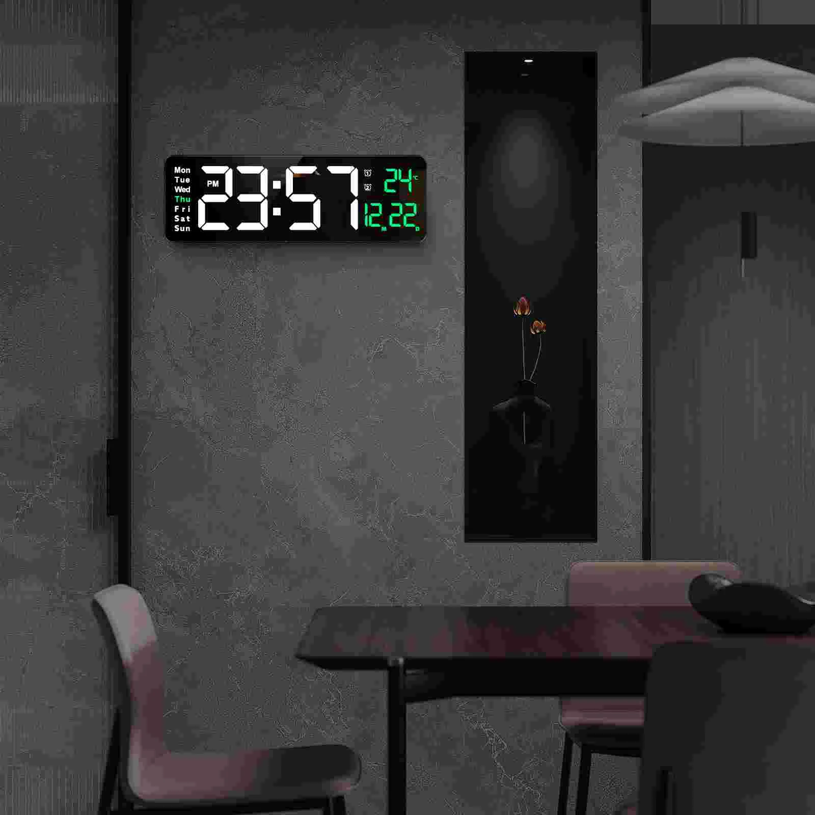 Цифровые настенные часы С большим дисплеем 3d-класс Современная пластиковая температура Изображение 4